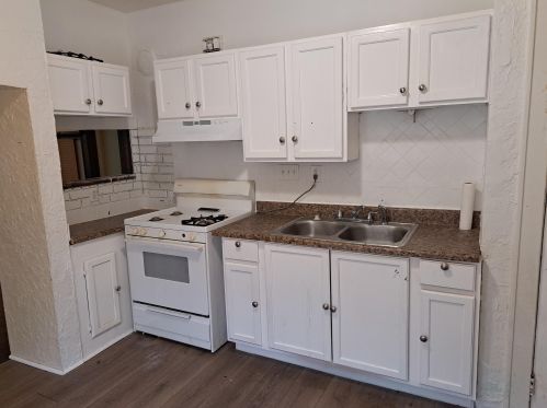 3050 48th St, Milwaukee, WI 53219-3305