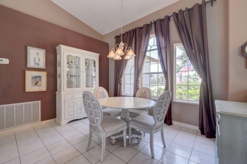 2885 Eagle Dr, Fort Pierce FL 34951-2374 exterior