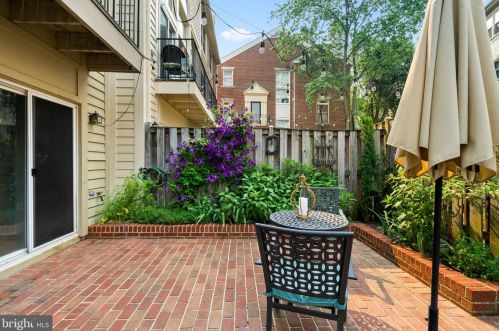 3803 Courtland Cir, Alexandria VA 22305-2061 exterior