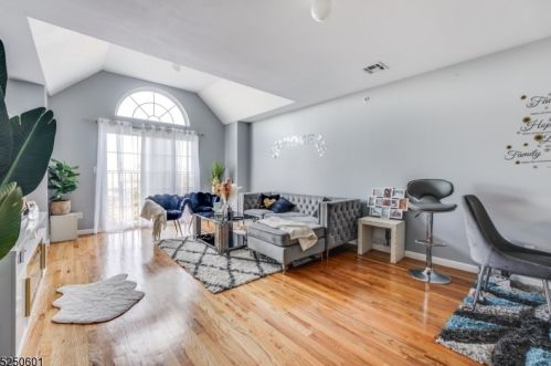 625 Hunterdon St, Newark NJ  07108 exterior