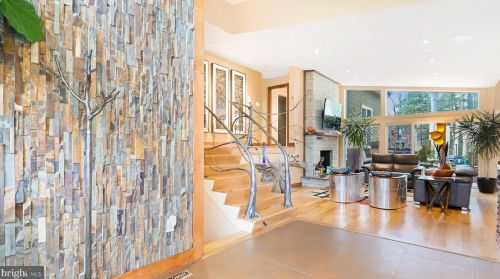 4512 Dolphin Ln, Alexandria VA 22309-3110 exterior