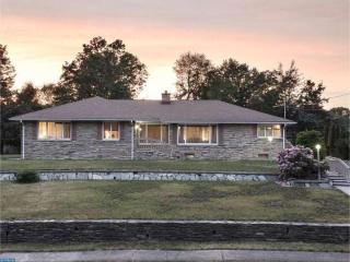 30 Malaga Dr, Trenton, NJ 08638-1327