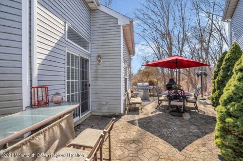 20 Kentucky Way, East Freehold NJ 07728-4612 exterior