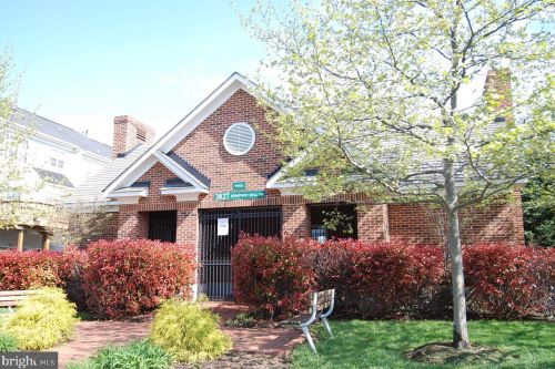 3853 Watkins Mill Dr, Alexandria VA  22304-6448 exterior