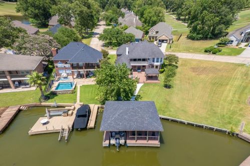 48 La Costa Dr, Montgomery TX 77356-5357 exterior