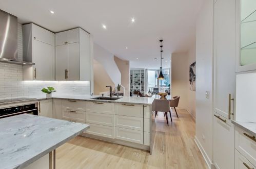 1237 Cottage Pl, Chicago IL  60607-2855 exterior