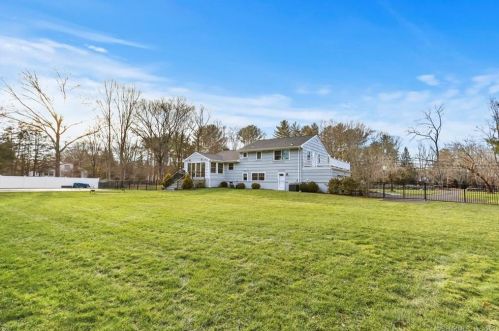 40 Easton Rd, Westport CT 06880-2215 exterior