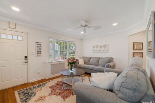 33 Hazard Ave, Huntington Station NY 11746-3726 exterior