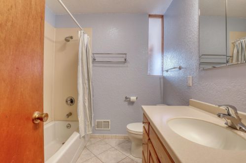 8919 Cheyenne St, Milwaukee WI 53224-4804 exterior