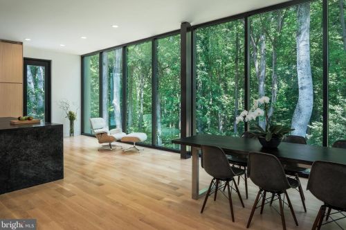 8725 Brk Rd, Mc Lean VA 22102-1507 exterior