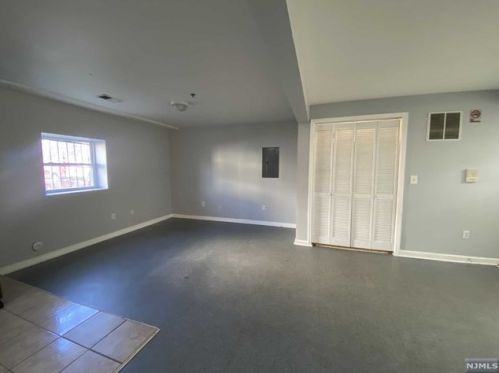 72 Montclair Ave, Newark NJ  07104-3513 exterior