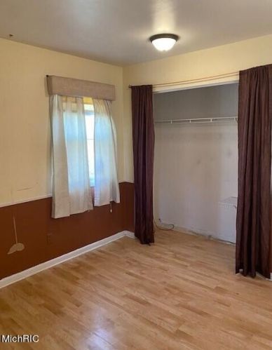 597 Creston St, Meskegon MI 49442-4167 exterior