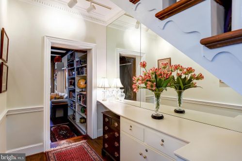 217 6 St, Washington DC 20003-1135 exterior