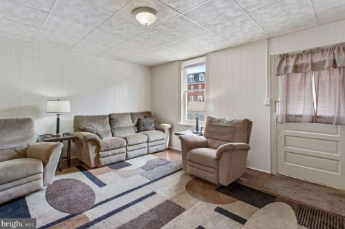 126 Chestnut St, Hanover, PA 17331-2246