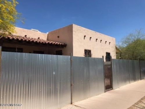 49 2nd St, Tucson AZ  85705-7751 exterior