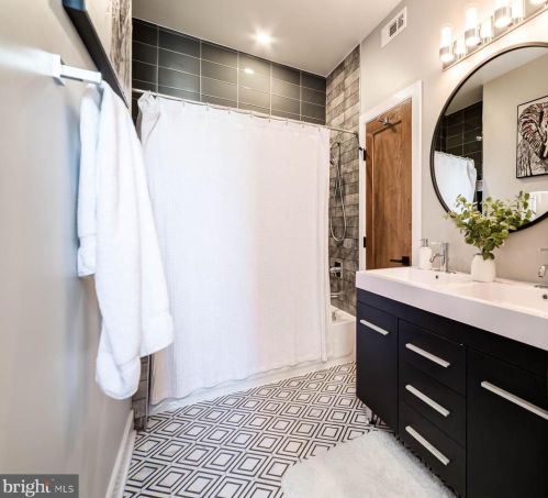 1011 Duke St, Alexandria VA 22314-3402 exterior