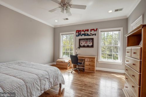 8503 Country Club Dr, Bethesda MD 20817-4579 exterior