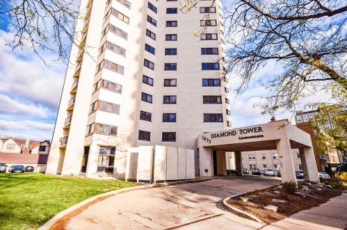 1633 Prospect Ave, Milwaukee WI  53202-2494 exterior