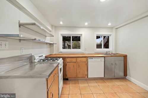 1700 Hobart St, Washington DC 20009-3705 exterior