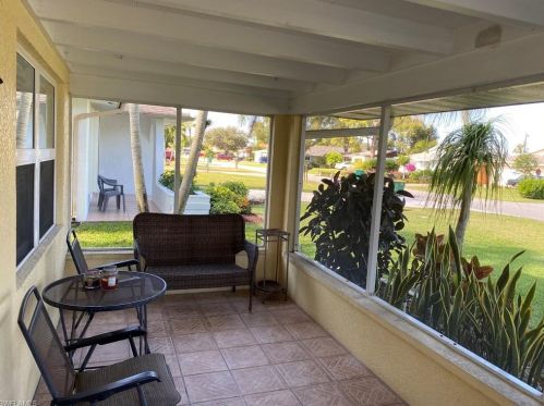 758 95th Ave, Naples FL 34108-2457 exterior