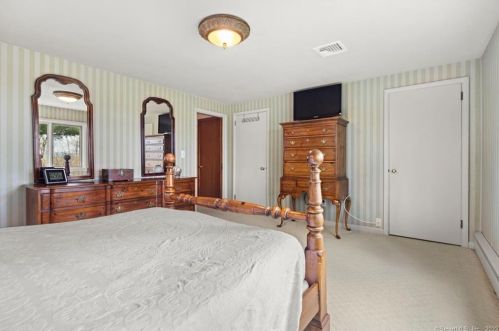 32 Skyline Dr, Farmington CT 06032-2019 exterior