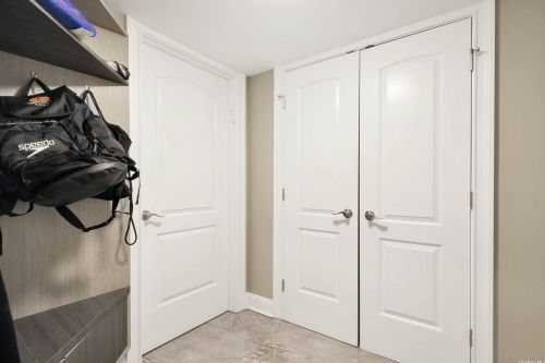 21 Beaumont Dr, Huntington Station NY 11747-3414 exterior