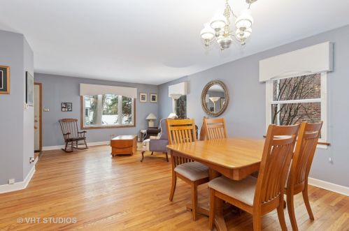 106 Cayuga Ave, Elmhurst IL  60126-4417 exterior