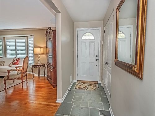 120 Crestvue Manor Dr, Pittsburgh, PA 15228-1815