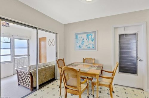 658 97 Ave, Naples FL 34108-2281 exterior