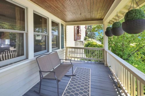 25 Maujer St, Valley Stream, NY 11580-4321