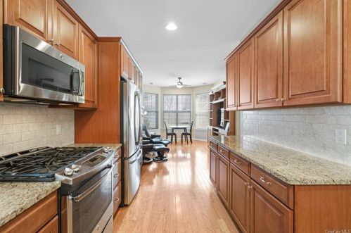 95 Fairways Dr, Middletown NY 10940-2668 exterior