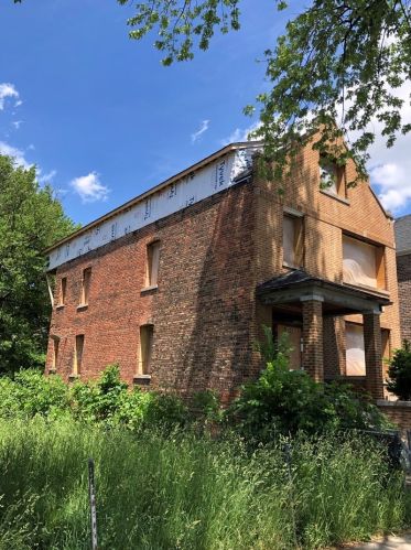 938 52nd St, Chicago, IL 60609-3812