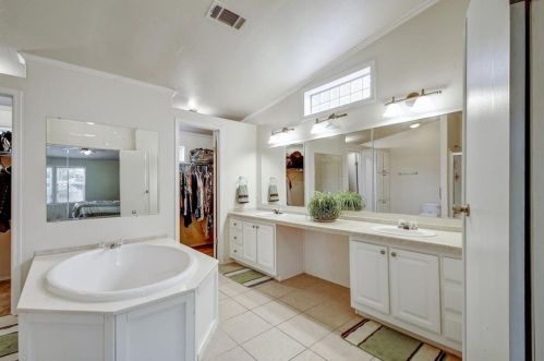 2015 Indian Hl Dr, Spring Branch TX 78070-3916 exterior