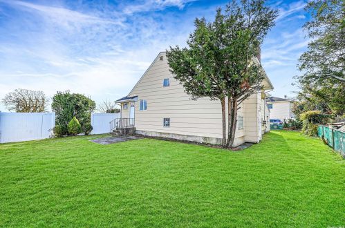 50 Great East Neck Rd, Babylon NY 11704-7631 exterior