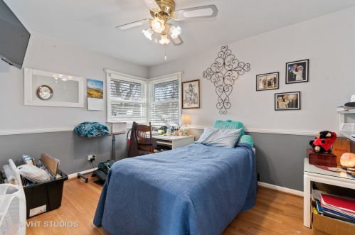 682 Fairview Ave, Elmhurst IL 60126-4232 exterior