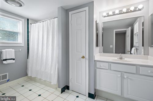 621 Hollywood Ave, Silver Spring MD 20904-3036 exterior