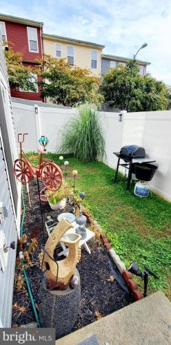 5000 Kimi Gray Ct, Washington, DC 20019-5915