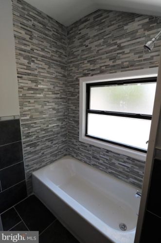 635 Parkway Ave, Trenton NJ  08618-2723 exterior