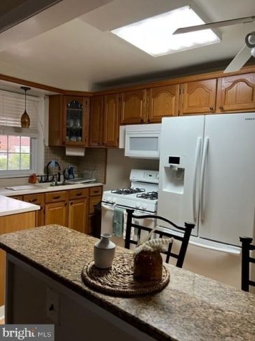 7158 Erdrick St, Philadelphia PA 19135-2602 exterior