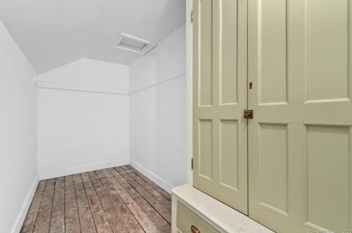 458 Main St, Meriden CT 06451-5090 exterior