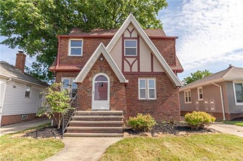 6202 Pelham Dr, Cleveland OH  44129-4643 exterior