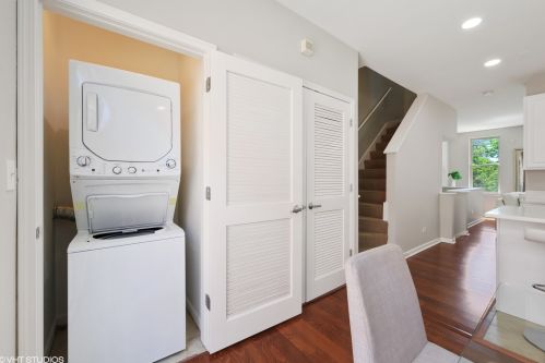 706 Evergreen Ave, Chicago IL 60622-1908 exterior