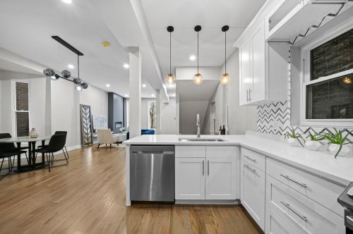 1933 Ohio St, Chicago IL 60624-1047 exterior