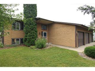 1435 Meadow Ln, Chaska, MN 55318-1696