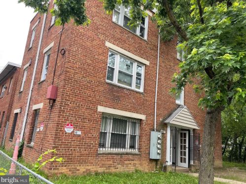 4401 Gault Pl, Washington, DC 20019-4735