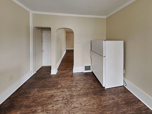 121 Bausman St, Pittsburgh PA 15210-2084 exterior