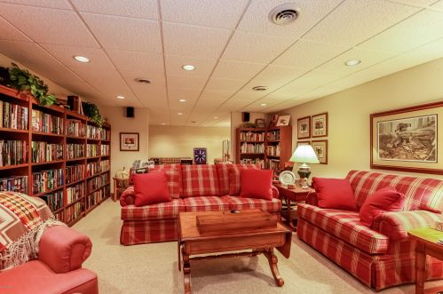 2425 58 St, Fennville MI 49408-8417 exterior