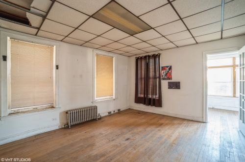 6829 Paxton Ave, Chicago IL 60649-3212 exterior