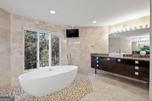 30 Chevaux Ct, Atlanta GA  30342-1944 exterior