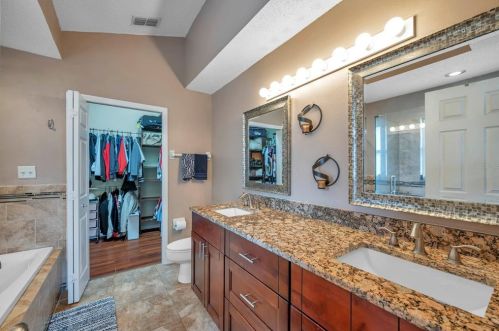 9616 Long Meadow Dr, Tampa FL  33615-1236 exterior